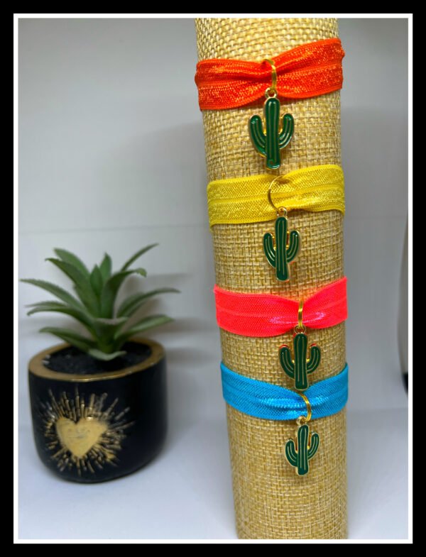 Bracelet ruban élastique colorée estival avec breloque cactus